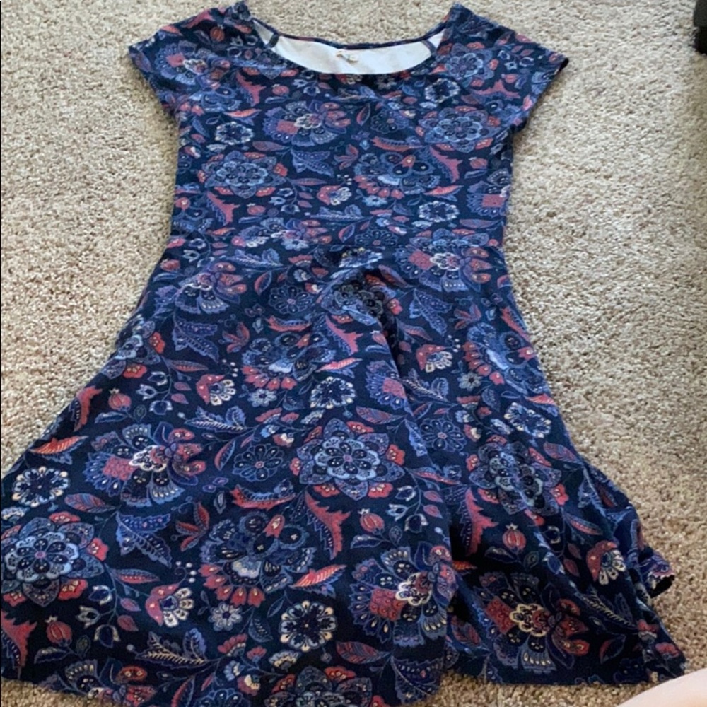super cute flattering flower dress